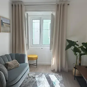 Stylish Renovated In Chiado Appartamento Lisbona